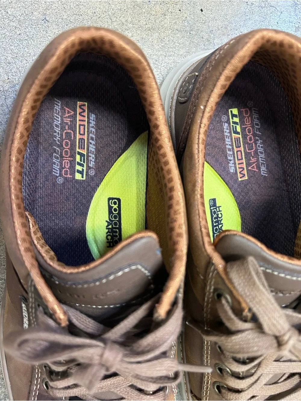 Men’s Sketchers Low-Top Leather Lace-Up Sneakers